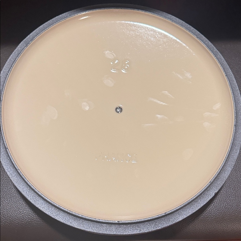 Le Creuset Cerise (Cherry Red) Signature Round Dutch Oven - 7.25 Qt - Picture 3 of 5